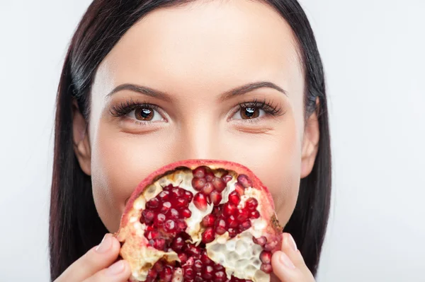 Attractive young woman is making fun with exotic fruit — 图库照片