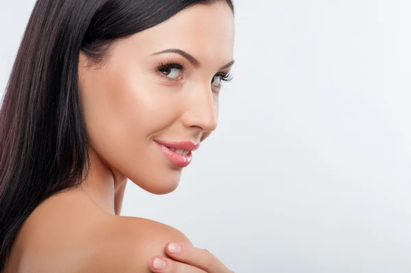 Beautiful young healthy woman prefers skin care — Stock Photo, Image