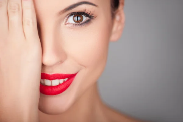 Cheerful young girl with perfect skin is making fun — Stock Photo, Image