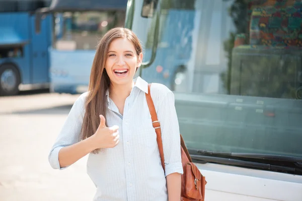 Attractive young woman is enjoying her journey — Stock Photo, Image