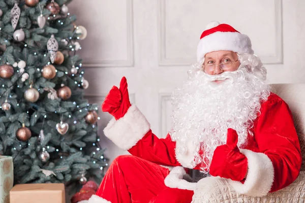 Cheerful Santa Claus is congratulating with New Year — Stock fotografie