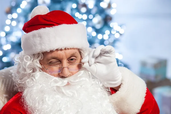 Père joyeux Noël est prêt à féliciter les gens — Photo