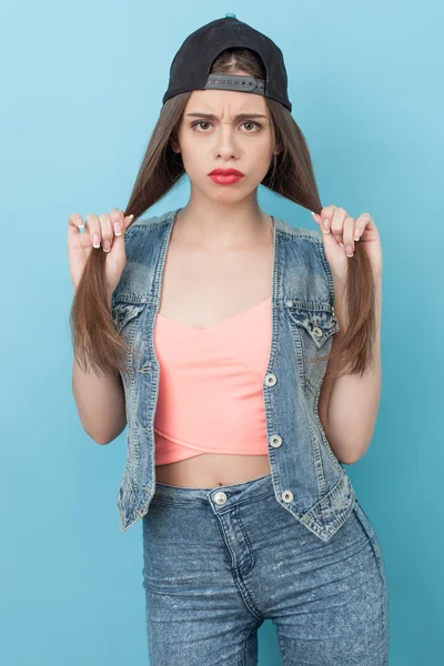 Attractive young hipster girl is expressing offence — Stockfoto