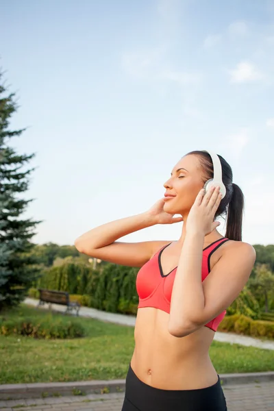 Beautiful young woman is running in the nature — Stock Photo, Image