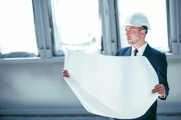 Attractive architect is planning to build new construction — Stock Photo, Image