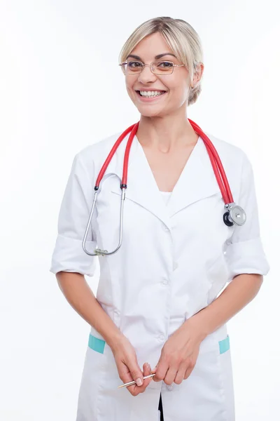 Beautiful healthy female general practitioner is working — 图库照片