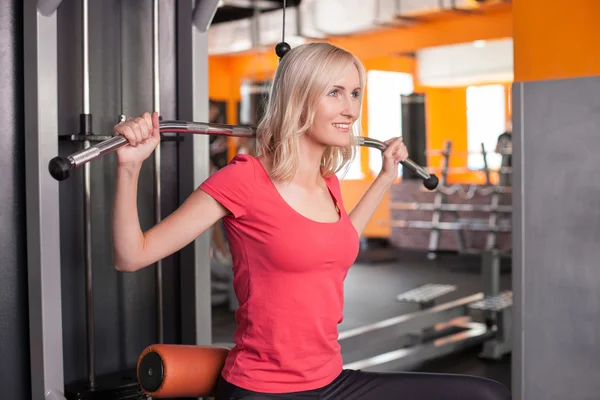 Cute young girl is training with the equipment in gym — 스톡 사진