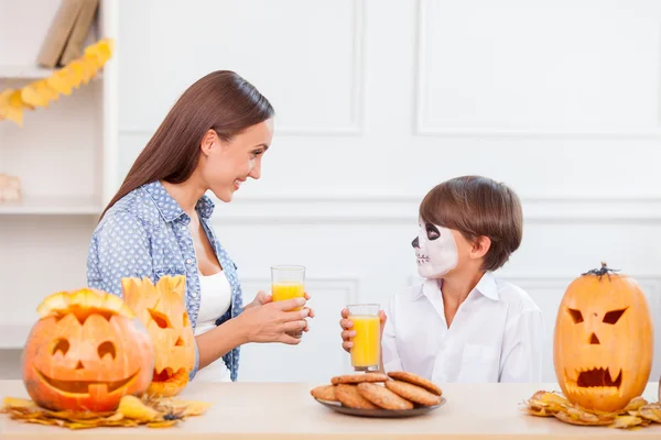 Cute friendly family is celebrating Nut-Crack Night — Stock Photo, Image