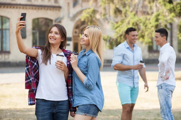 Beautiful young friends are having fun after studying — Stock fotografie