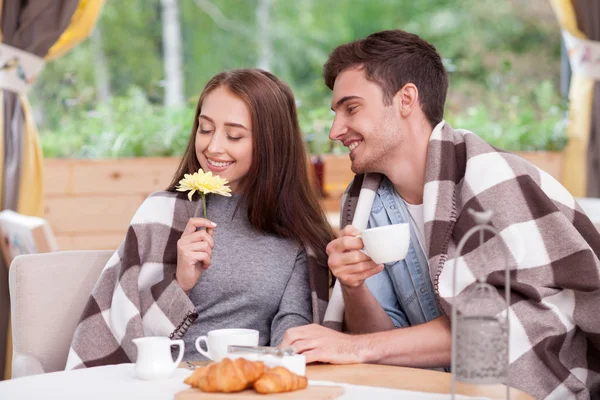 Attractive young boyfriend and girlfriend are resting in cafe — Stock Photo, Image