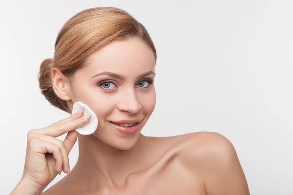 Beautiful young girl is washing make-up carefully — Stok fotoğraf