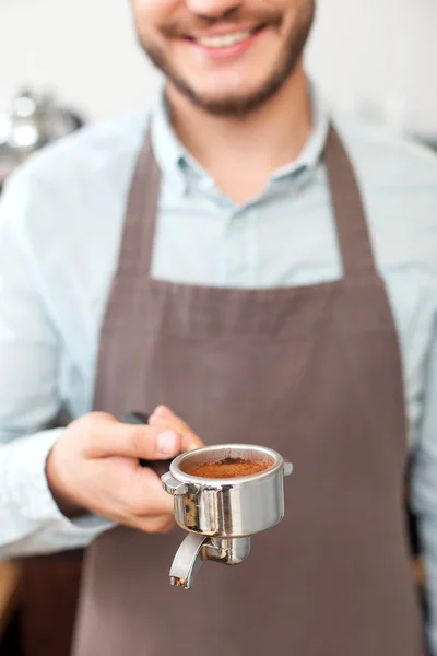 Glada unga café ägare arbetar med glädje — Stockfoto
