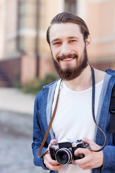 Attractive bearded man is traveling across town — Stok fotoğraf