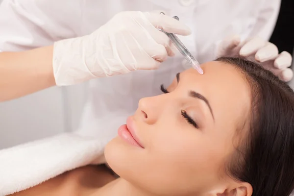 Professional cosmetologist is making procedure at clinic — 스톡 사진