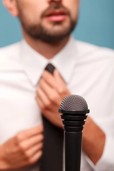 Professional tv journalist is ready for his report — Stok fotoğraf