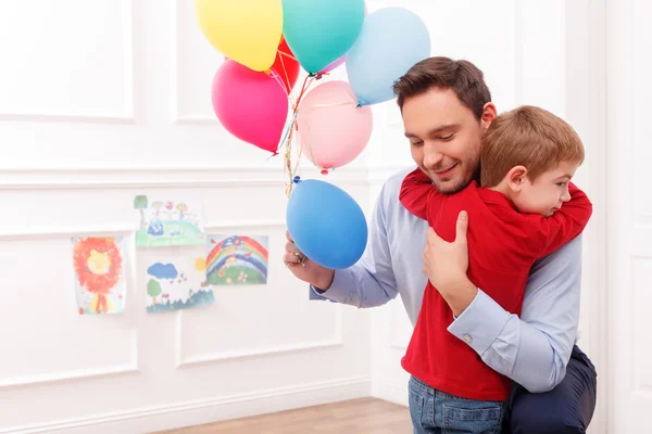 Cheerful family is celebrating the birthday of child — Φωτογραφία Αρχείου