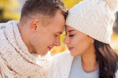 Sevimli genç aşıklar birlikte vakit