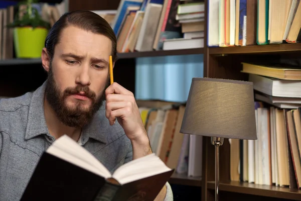 Literatuur is het ontwikkelen van mijn manier van denken — Stockfoto