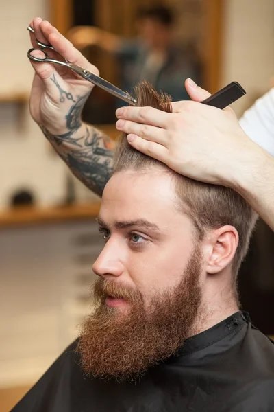 Cheerful bearded guy is attending the hairdresser — Zdjęcie stockowe