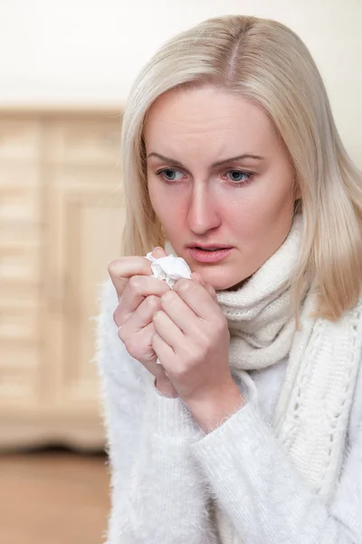 Sick pretty blond girl has a terrible chill — Stock Photo, Image