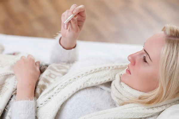 Cute ill girl has caught a cold — ストック写真