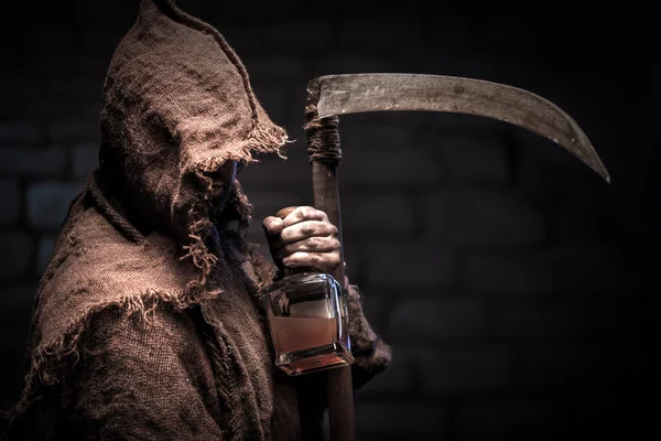 Scary scythman is waiting for every alcoholic — Stock fotografie