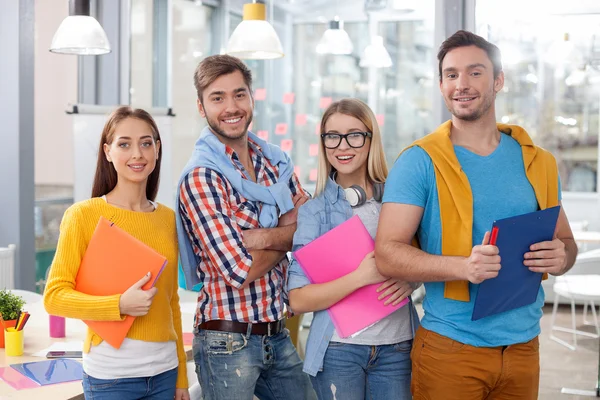 Equipe de criação bonita está pronta para trabalhar — Fotografia de Stock