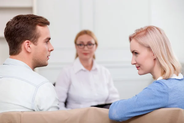 Cheerful married couple is visiting professional therapist — Φωτογραφία Αρχείου