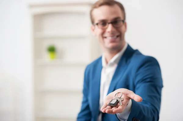 Cheerful male realtor is selling a house — Stok fotoğraf