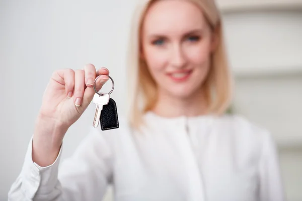 Beautiful businesswoman have bought a new apartment — Stock Photo, Image