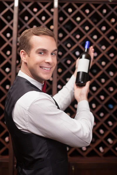 Handsome male waiter is analyzing quality of drink — Stok fotoğraf
