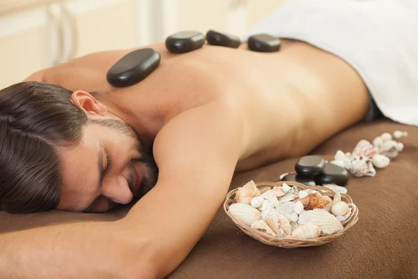 Attractive young guy is getting back massage — Φωτογραφία Αρχείου