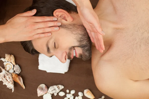 Handsome guy is resting at beauty salon — Stok fotoğraf