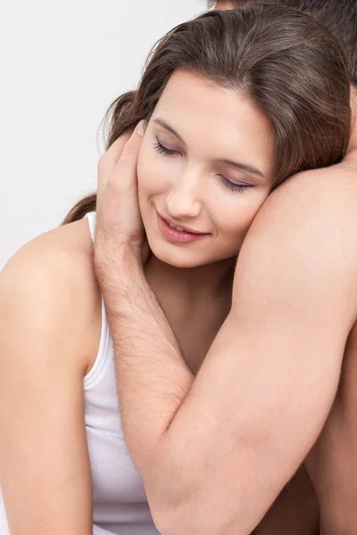 Attraente giovane uomo e donna a riposo a casa Foto Stock