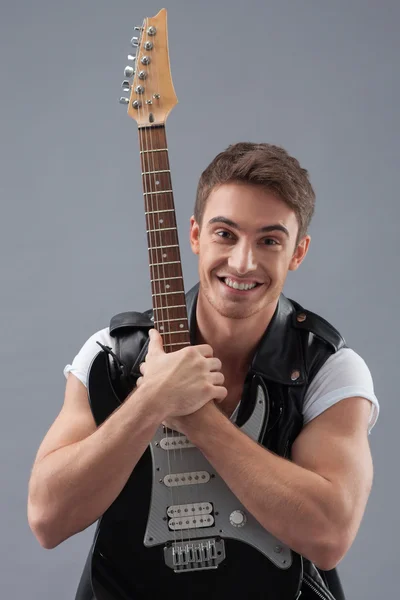 Cheerful male guitarist is ready to play — Stockfoto