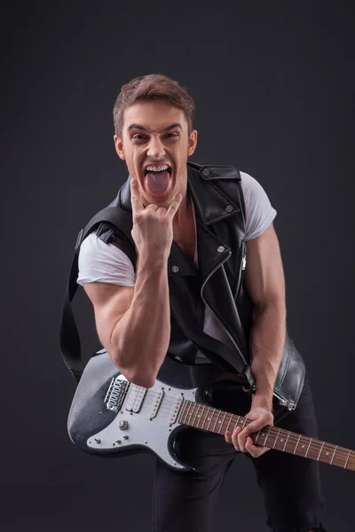 Attractive young guitarist is making his performance — Stock Photo, Image