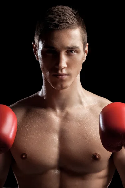 Atraktivní mladé sportovce je připravena pro box — Stock fotografie