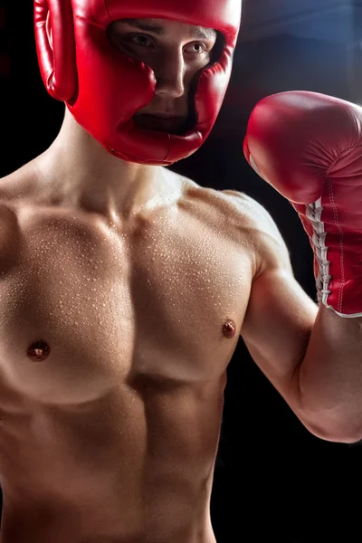 Bonito campeão de boxe está pronto para lutar — Fotografia de Stock