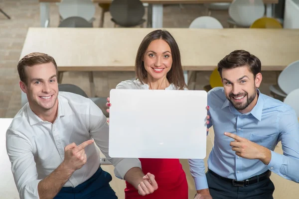 Pretty three colleagues are showing their presentation — Stockfoto