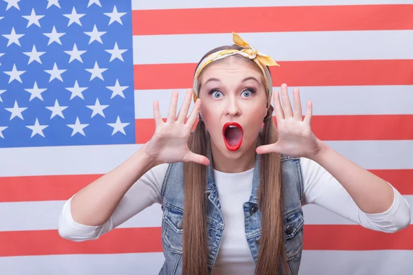 Pretty young woman is expressing her surprise — Stock Photo, Image