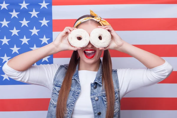 Beautiful slim girl is playing with sweet pastry — Stock Photo, Image