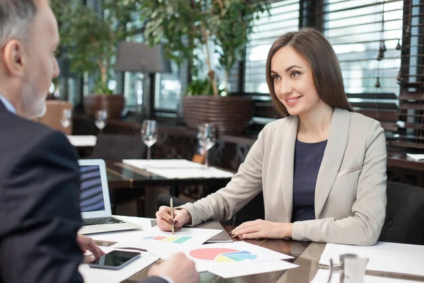 Experienced business partners are meeting in cafe — Stockfoto