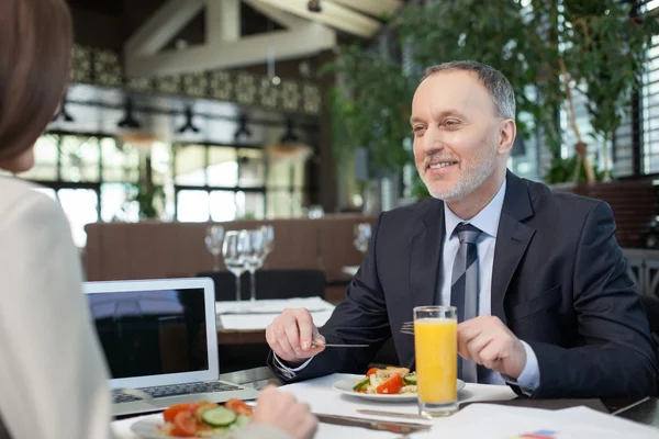 Skillful two managers on meeting in restaurant — Φωτογραφία Αρχείου