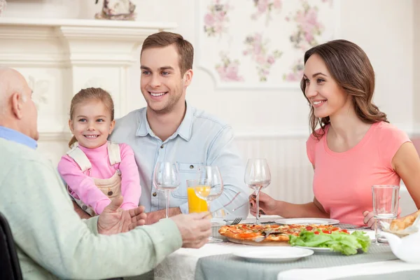 Mature man is dining with his relatives — Zdjęcie stockowe