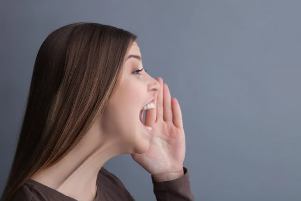 Pretty girl is screaming to someone — Stockfoto