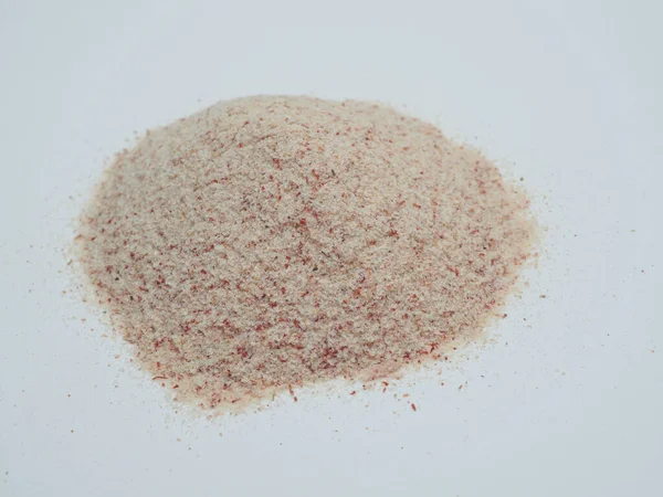 Beyaz arka planda izole edilmiş psilyum tohumu kabuğu. Beslenme lifleri besin takviyesi. Süper besin lifleri — Stok fotoğraf