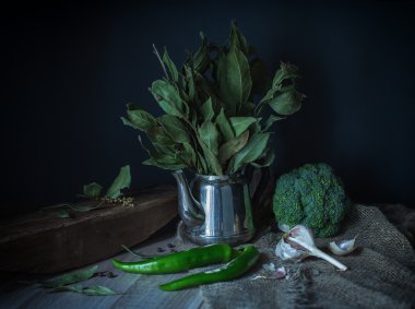 Yeşil natürmort rustik tarzda