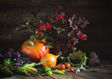 Sonbahar natürmort sebze ve rustik tarzı kartopu buket