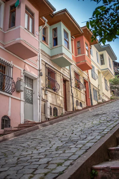 Traditional stone street and houses at Balat area — Stock Photo, Image