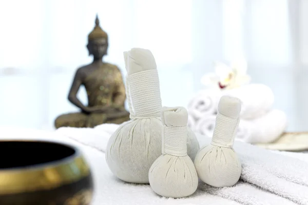 Thai-Massage, heiße Steine, Buddha — Stockfoto